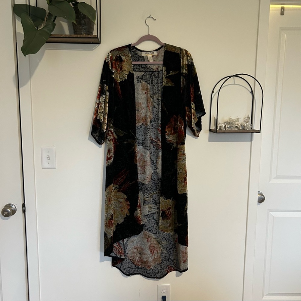 Mimi Chica Floral Print Burnout Crushed Velvet Open Front Long Cardigan Medium